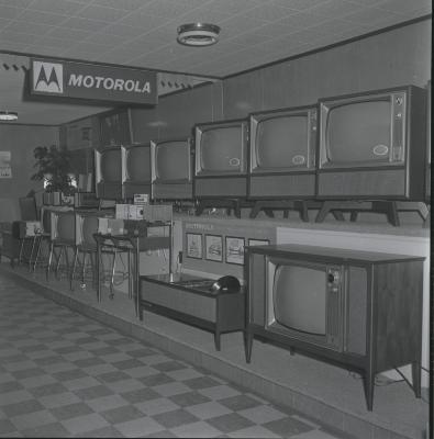 Commodore's Electric, interior