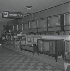 Commodore's Electric, interior