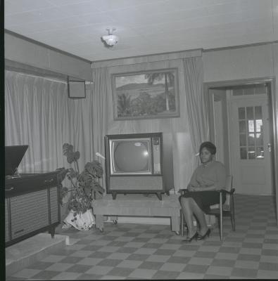 Commodore's Electric, interior