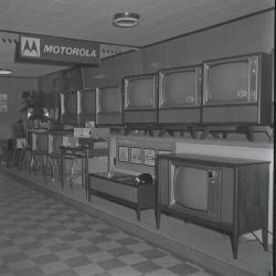Commodore's Electric, interior