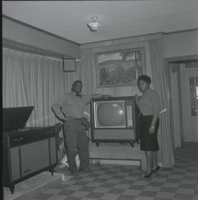 Commodore's Electric, interior