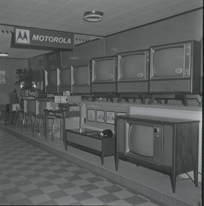 Commodore's Electric, interior