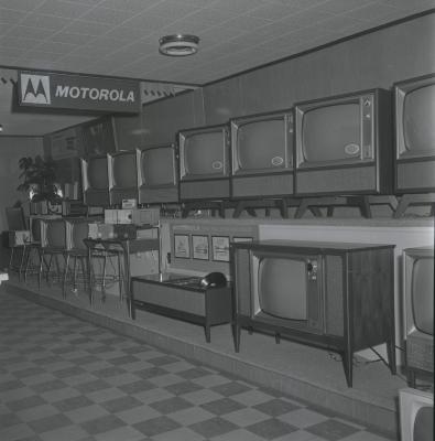 Commodore's Electric, interior