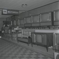 Commodore's Electric, interior