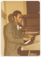 Postcard with a pianist